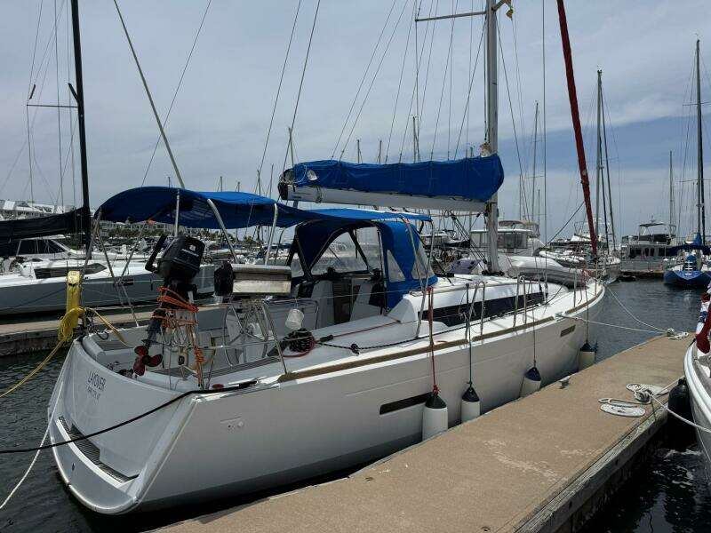 Layover 38ft Jeanneau Yacht For Sale