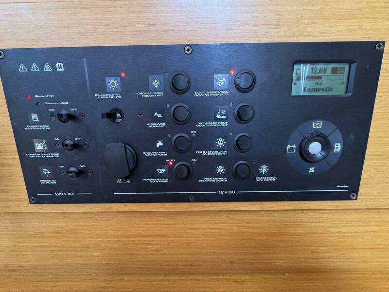 Layover 38ft Jeanneau Yacht For Sale