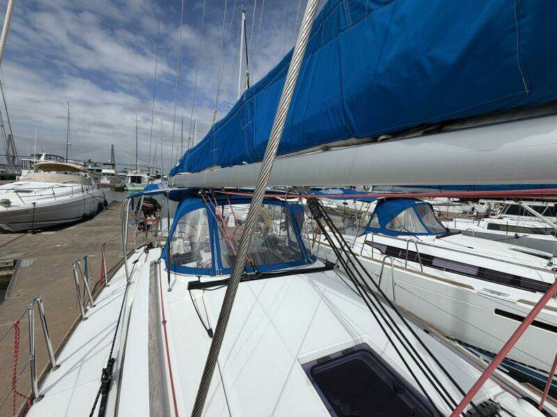 Layover 38ft Jeanneau Yacht For Sale