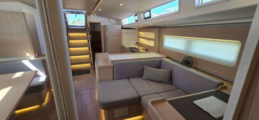 2021-beneteau-oceanis-yacht-54-sail-9713777-20250409172944604-1_XLARGE.jpg