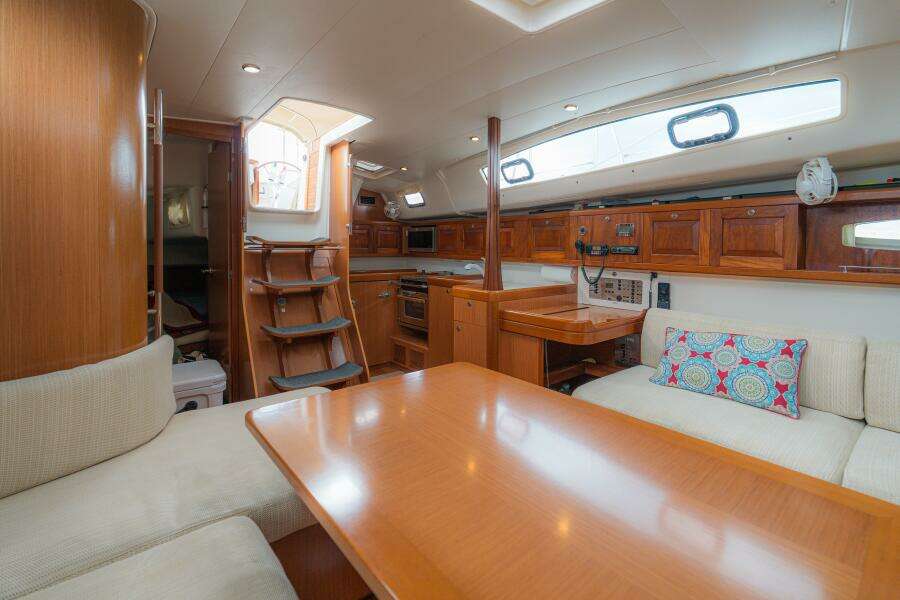 Queens Share 43ft Beneteau Yacht For Sale