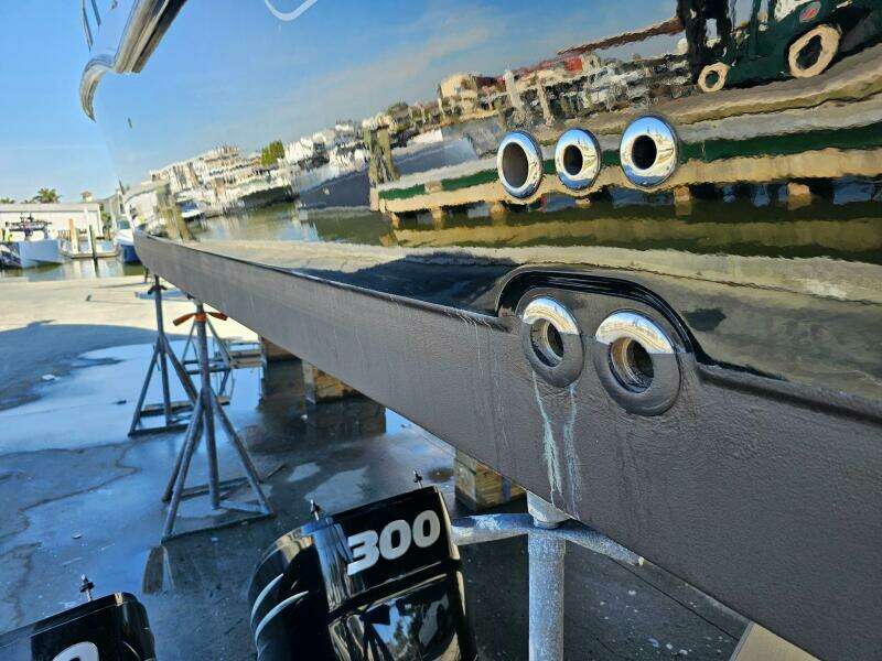 Boat     31ft Boston Whaler Yacht For Sale