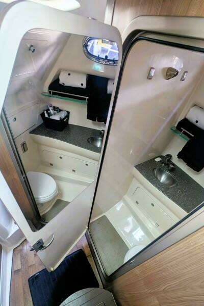 Boat     31ft Boston Whaler Yacht For Sale
