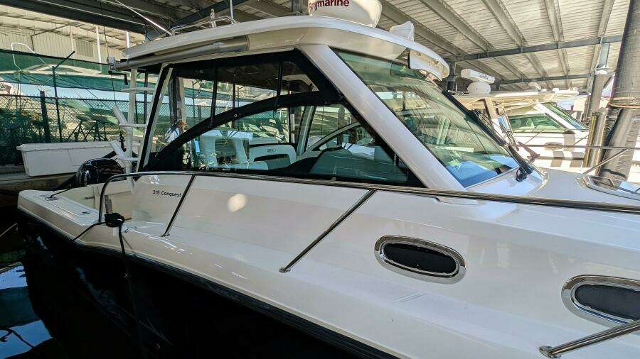 Boat     31ft Boston Whaler Yacht For Sale