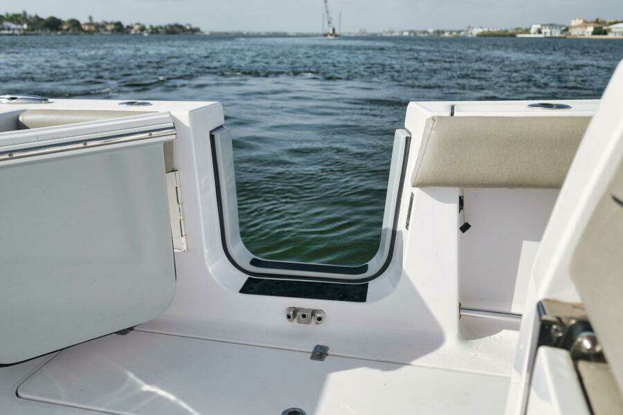 Change Order 35ft Sportsman Yacht For Sale