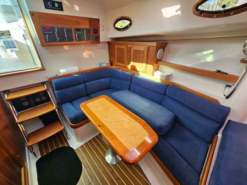 Great Maine Day 33ft Back Cove Yacht For Sale