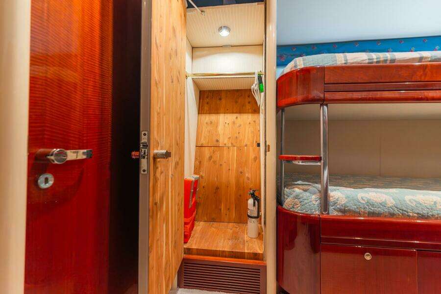 FOMO2 80ft Lazzara Yachts Yacht For Sale