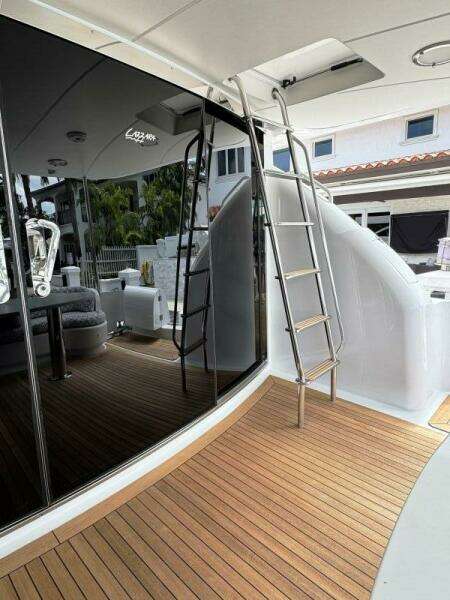 FOMO2 80ft Lazzara Yachts Yacht For Sale