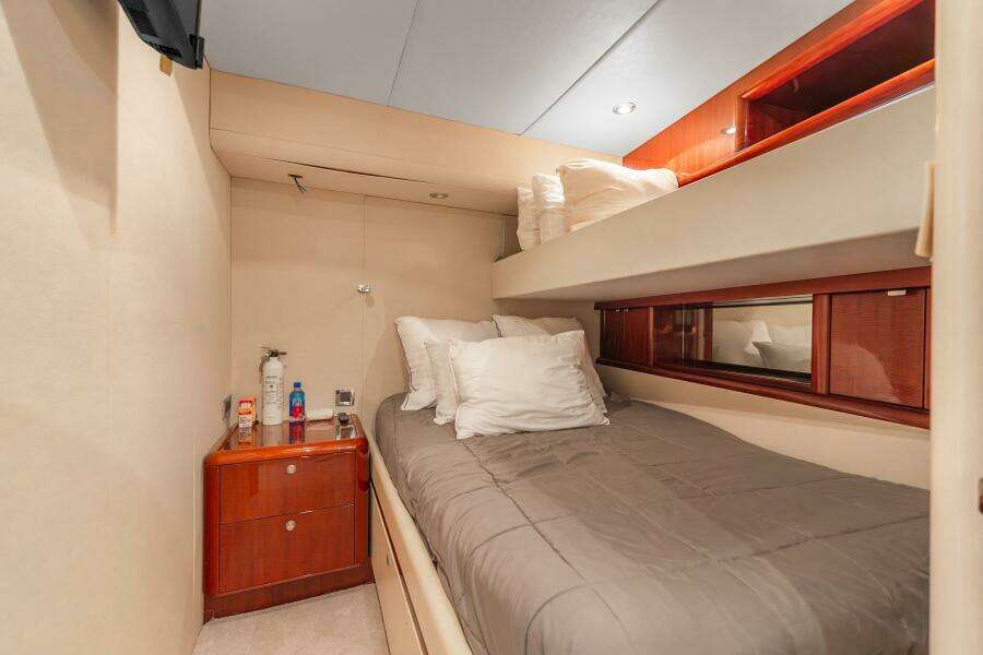 FOMO2 80ft Lazzara Yachts Yacht For Sale