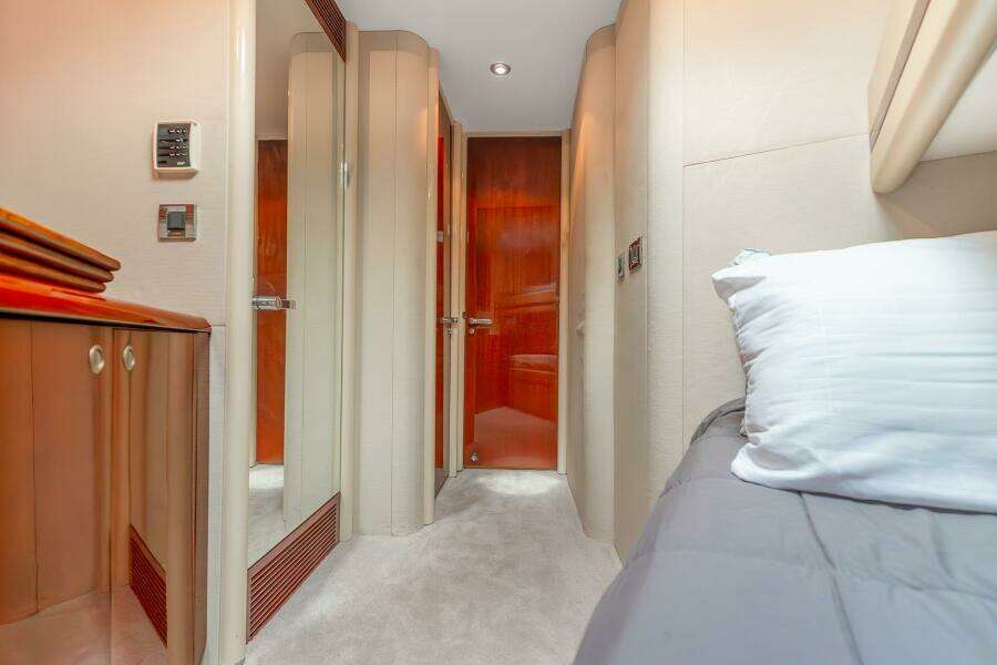 FOMO2 80ft Lazzara Yachts Yacht For Sale