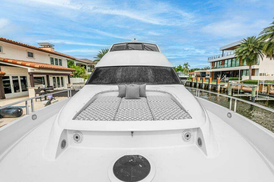 FOMO2 80ft Lazzara Yachts Yacht For Sale