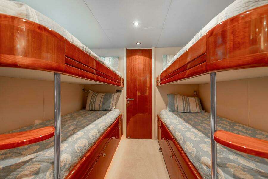 FOMO2 80ft Lazzara Yachts Yacht For Sale