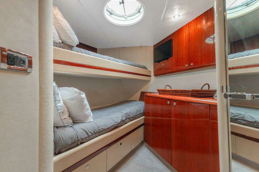 FOMO2 80ft Lazzara Yachts Yacht For Sale