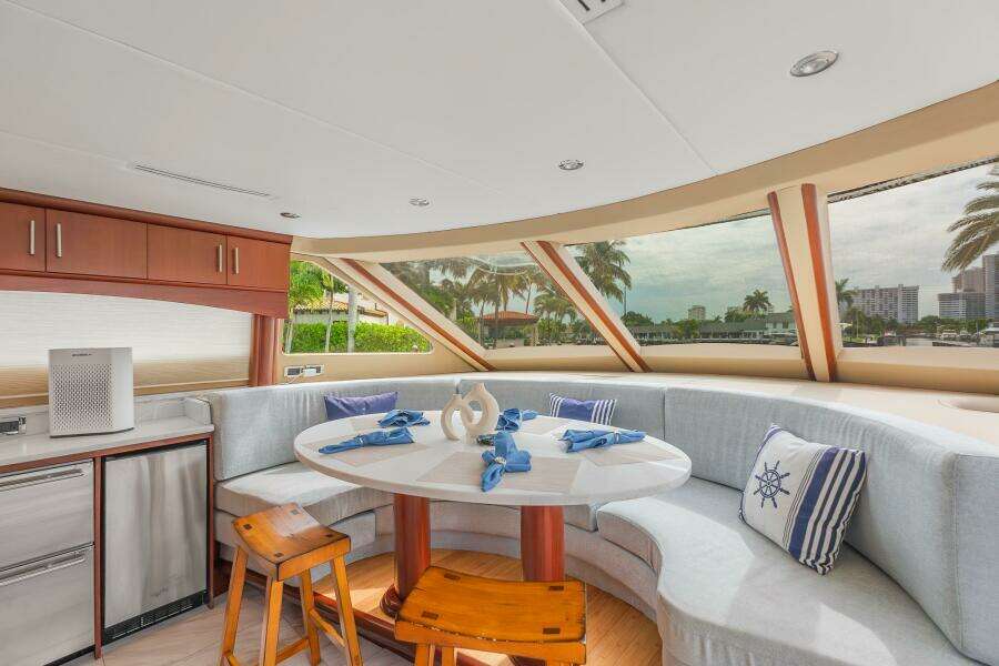 FOMO2 80ft Lazzara Yachts Yacht For Sale