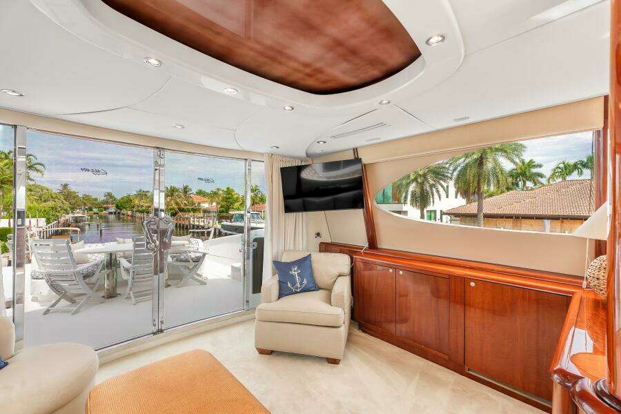 FOMO2 80ft Lazzara Yachts Yacht For Sale