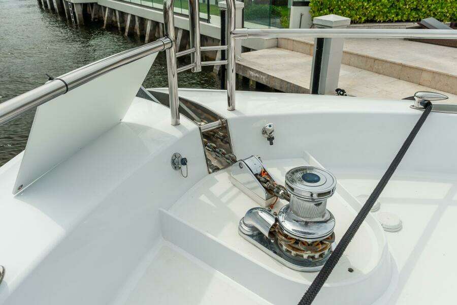 FOMO2 80ft Lazzara Yachts Yacht For Sale