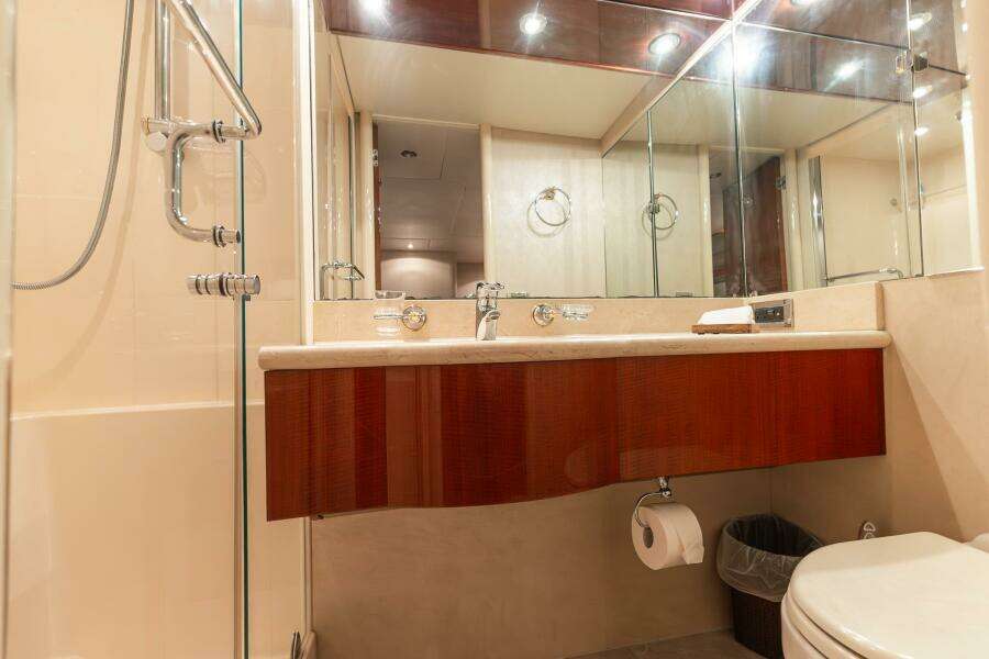 FOMO2 80ft Lazzara Yachts Yacht For Sale