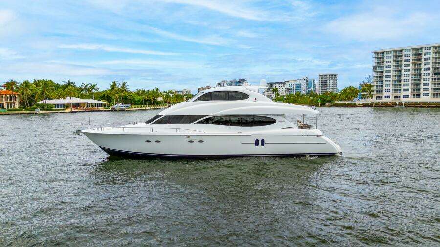FOMO2 80ft Lazzara Yachts Yacht For Sale