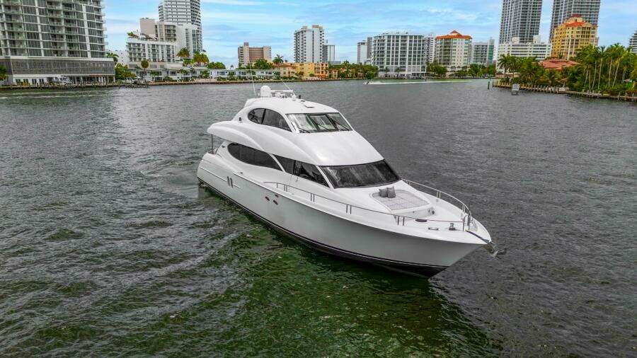 FOMO2 80ft Lazzara Yachts Yacht For Sale