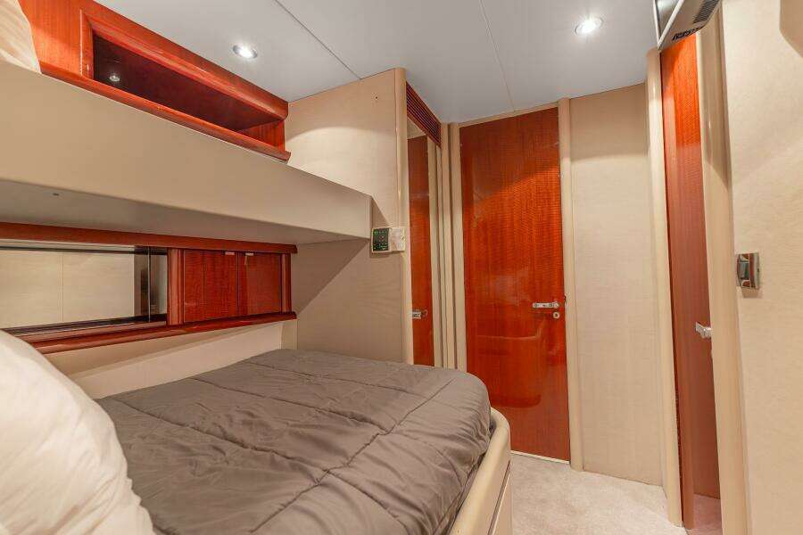 FOMO2 80ft Lazzara Yachts Yacht For Sale