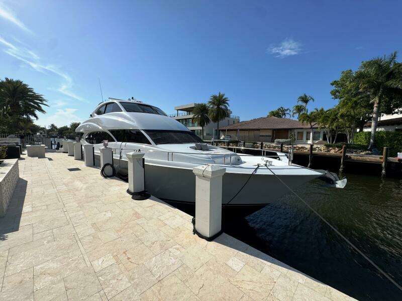 FOMO2 80ft Lazzara Yachts Yacht For Sale