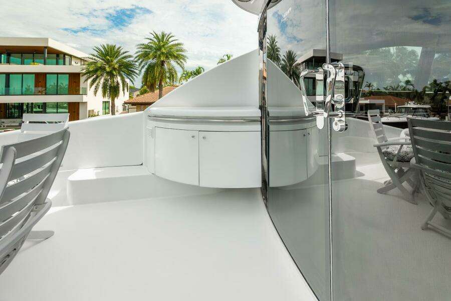 FOMO2 80ft Lazzara Yachts Yacht For Sale