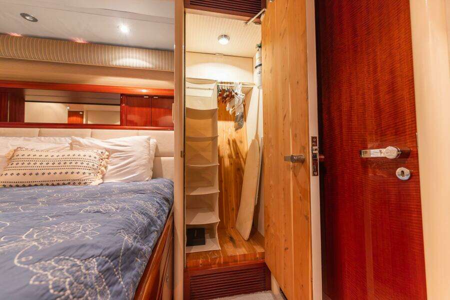 FOMO2 80ft Lazzara Yachts Yacht For Sale