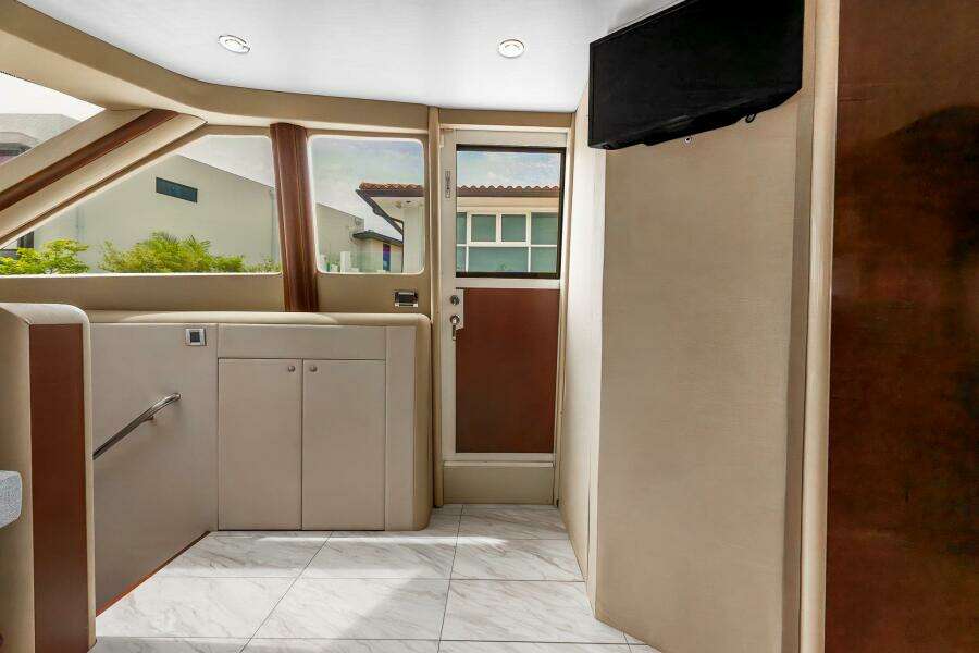 FOMO2 80ft Lazzara Yachts Yacht For Sale