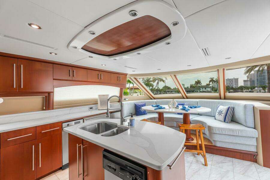 FOMO2 80ft Lazzara Yachts Yacht For Sale