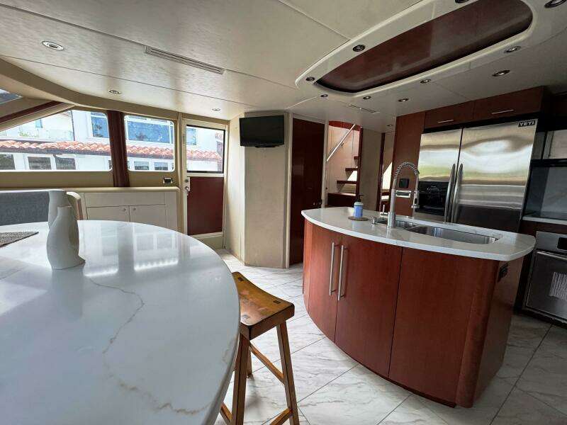 FOMO2 80ft Lazzara Yachts Yacht For Sale