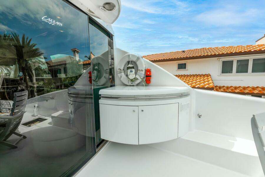 FOMO2 80ft Lazzara Yachts Yacht For Sale