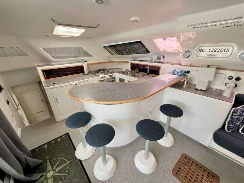 2010-voyage-yachts-500-sail-9751199-20250411073409219-1_XLARGE.jpg