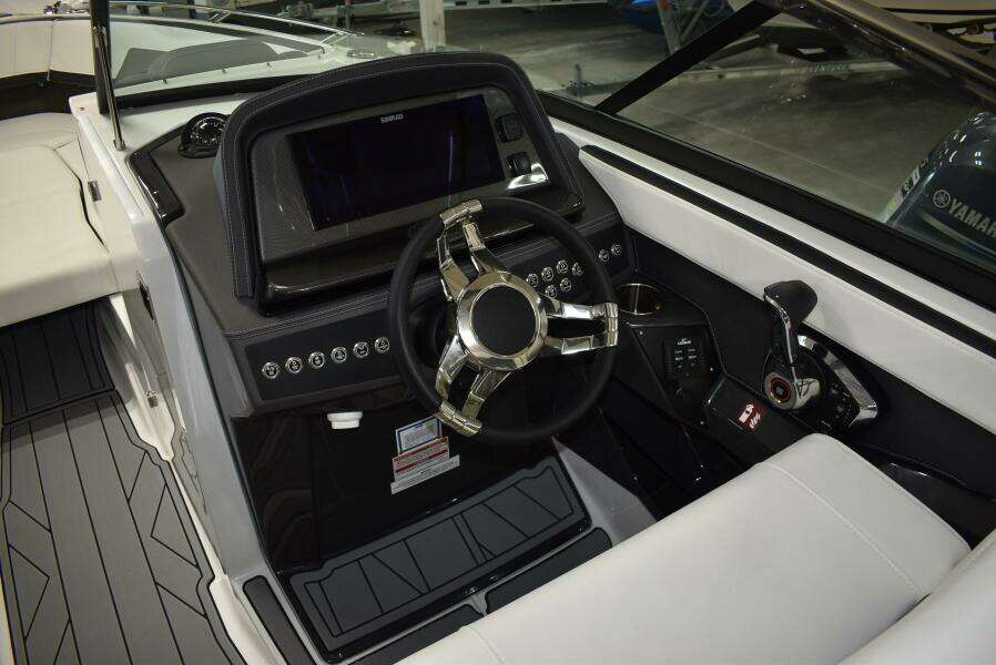 28ft Monterey Yacht For Sale