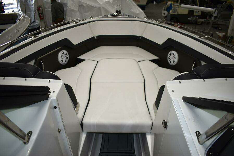 28ft Monterey Yacht For Sale