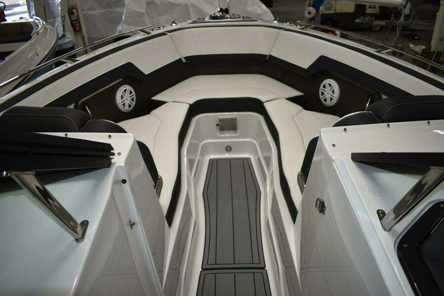 28ft Monterey Yacht For Sale
