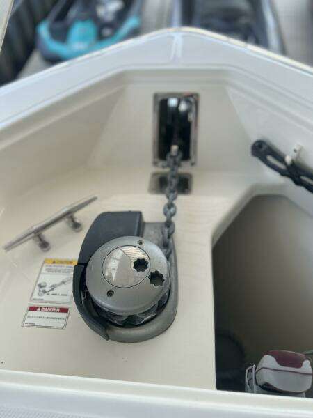 33ft Boston Whaler Yacht For Sale