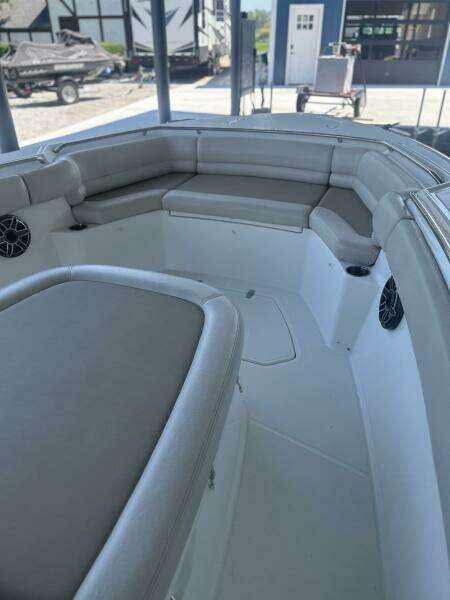 33ft Boston Whaler Yacht For Sale