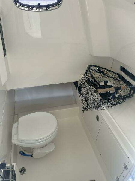 33ft Boston Whaler Yacht For Sale