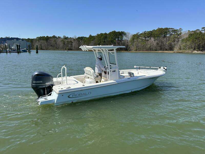 24ft Robalo Yacht For Sale