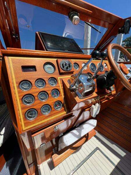 31ft Windsor Craft Yacht For Sale