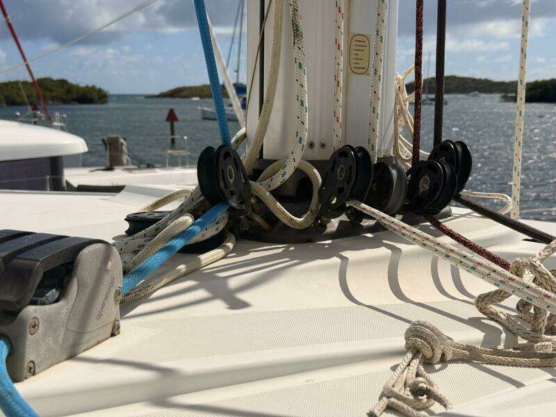 Zun Zun 39ft Lagoon Yacht For Sale