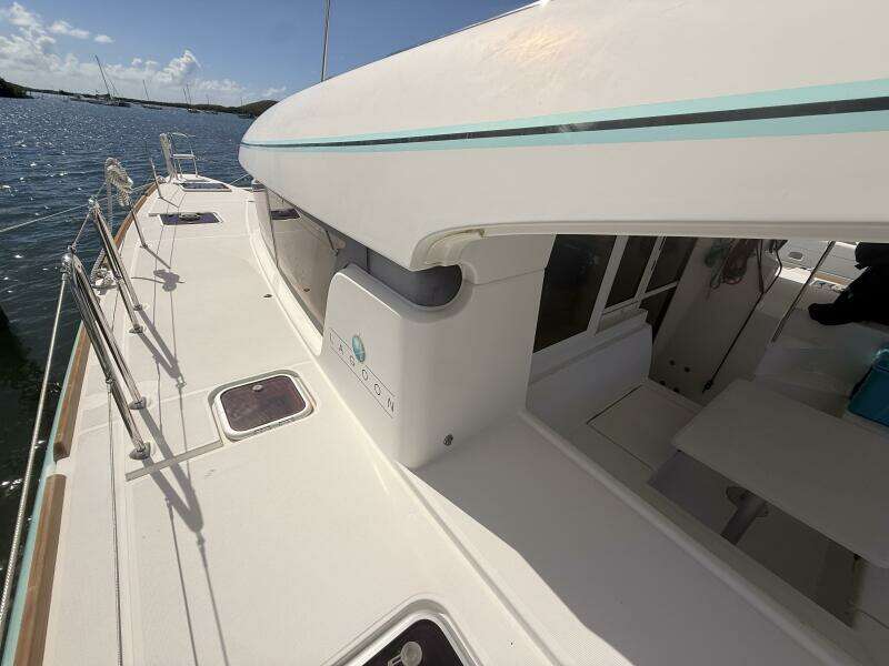Zun Zun 39ft Lagoon Yacht For Sale