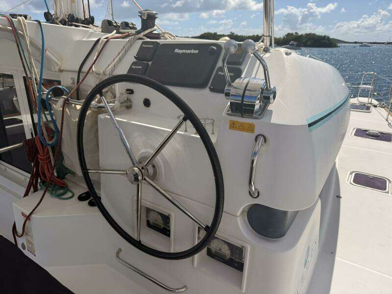 Zun Zun 39ft Lagoon Yacht For Sale