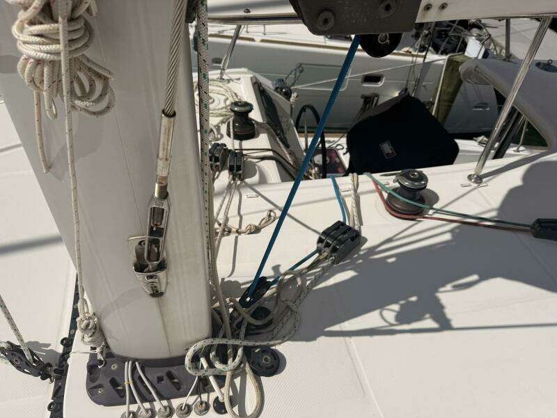 Zun Zun 39ft Lagoon Yacht For Sale