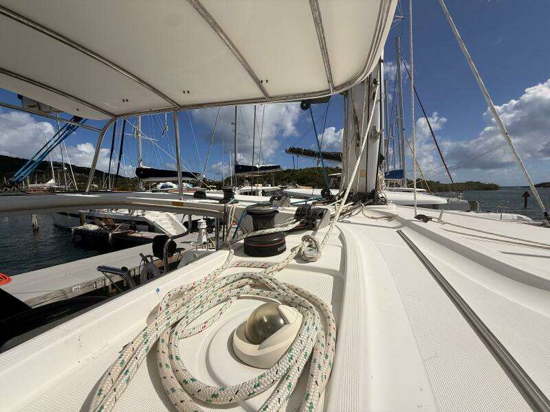 Zun Zun 39ft Lagoon Yacht For Sale