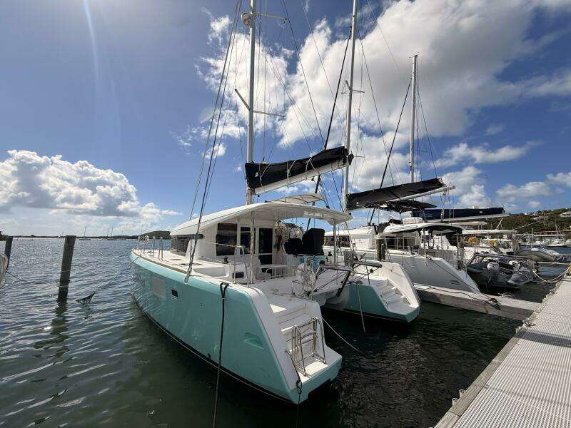 Zun Zun 39ft Lagoon Yacht For Sale