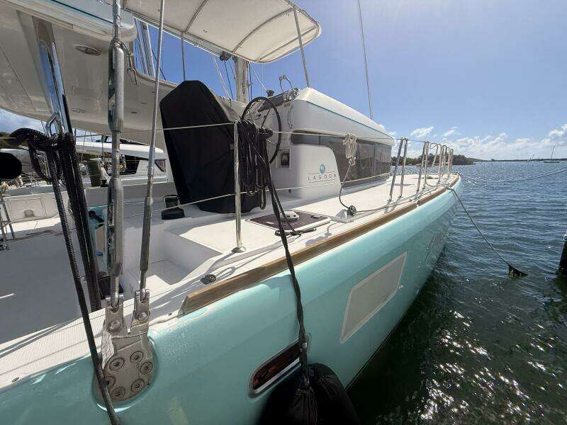 Zun Zun 39ft Lagoon Yacht For Sale