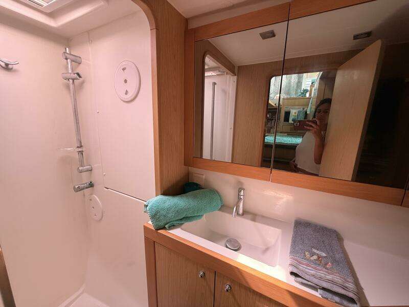 Zun Zun 39ft Lagoon Yacht For Sale