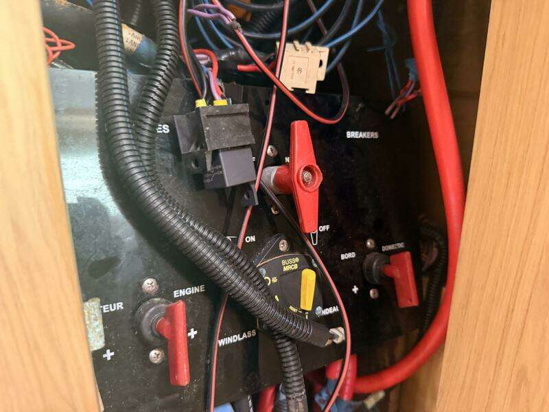 Zun Zun 39ft Lagoon Yacht For Sale