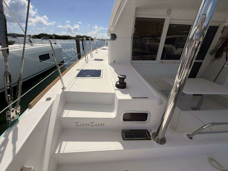 Zun Zun 39ft Lagoon Yacht For Sale